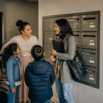 qu est ce qu un logement social scene famille hall HLM