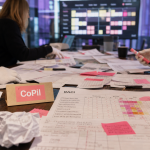 Travail en transversalité en réunion CoPil : matrice RACI et kanban